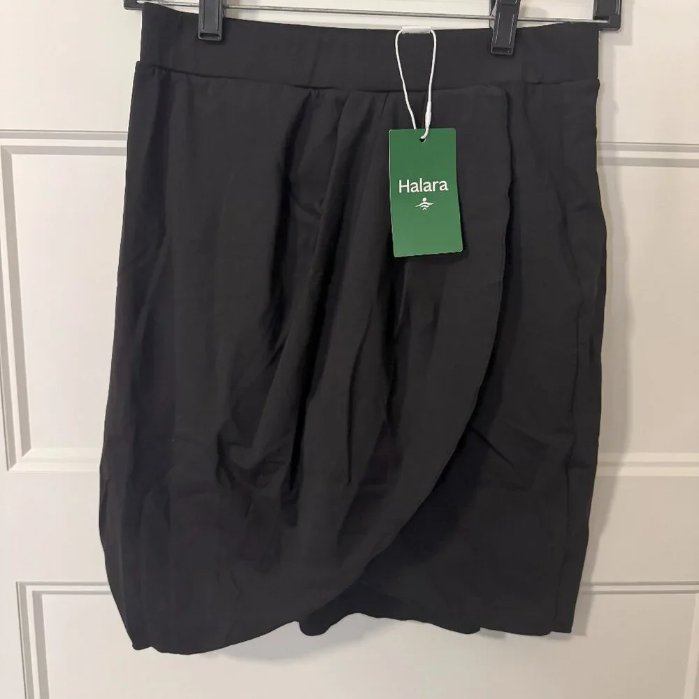 HALARA Skirt with built in shorts, Size XS - Picture 1 of 3